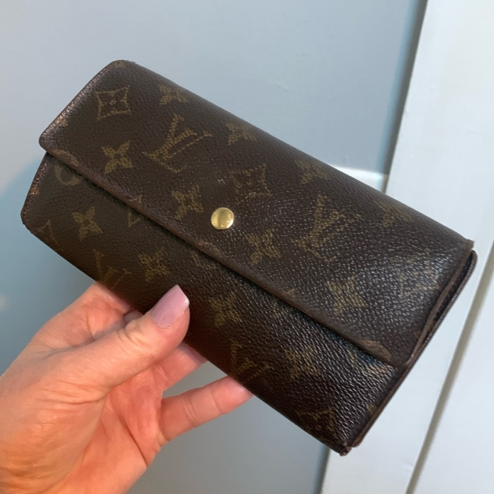 2001 authentic Louis Vuitton International Wallet